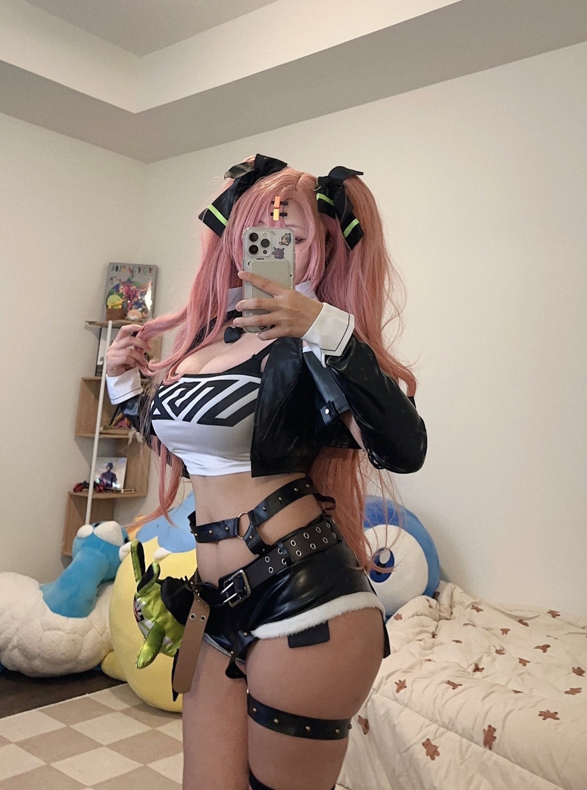 Nữ Streamer Hàn Quốc Cosplay Nicole trong 'Zero Zone' Rất Gợi Cảm và Tái Hiện Hoàn Hảo