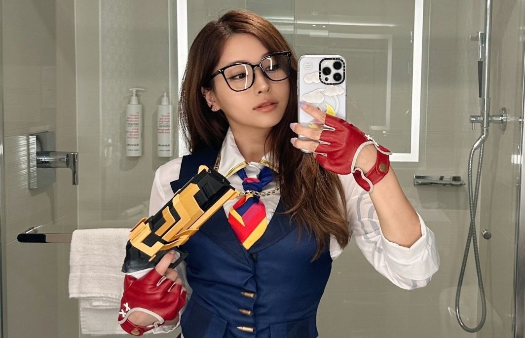 Nữ Streamer Hàn Quốc Cosplay Nicole trong 'Zero Zone' Rất Gợi Cảm và Tái Hiện Hoàn Hảo